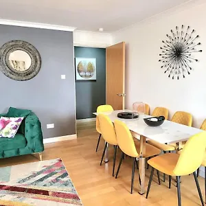 Apartment Beautiful Ocean Drive Apt-7 Beds, Edinburgh